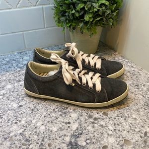 Taos Footwear Freedom lace up sneakers size 7